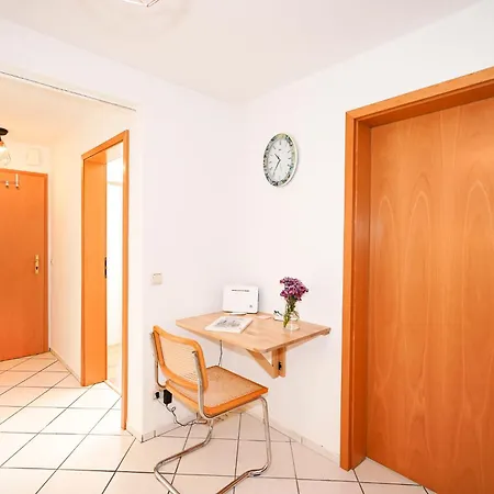 Apartment Marienburger Str 12 *