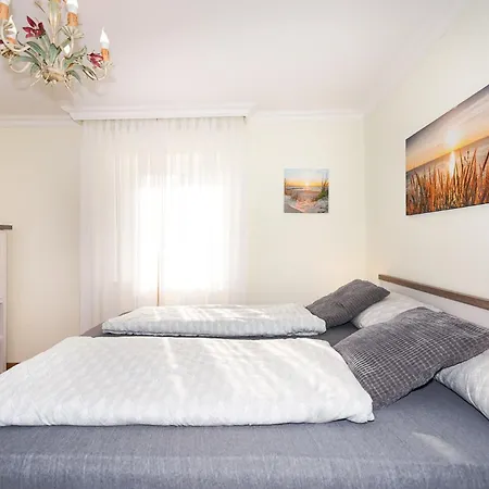 Marienburger Str 12 Apartment *